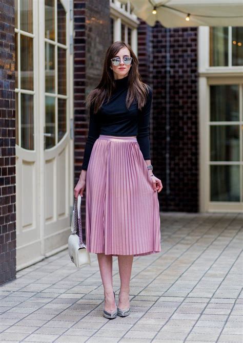 what top to wear with pleated skirt.